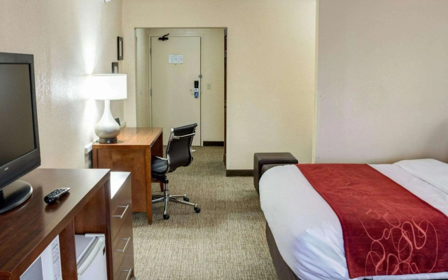 Comfort Suites Omaha Northwest