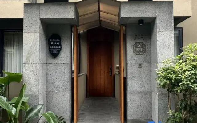 Longmen Nankunshanju Qiushuiju Private Tang Hot Spring Homestay
