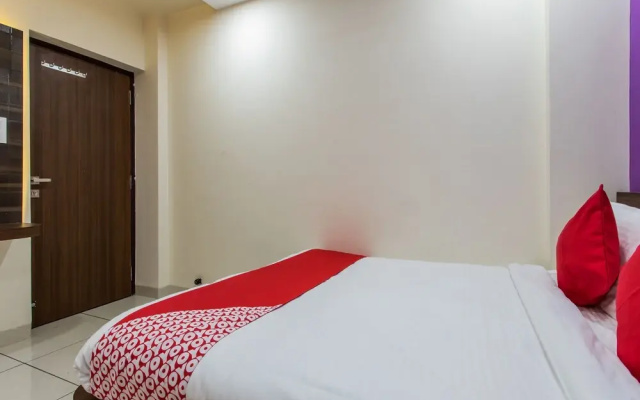 Collection O 12353 Jineshwari Hotel
