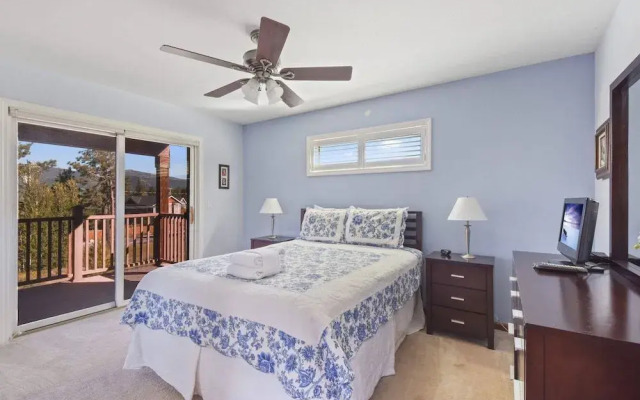 Mule Meadows Classy, Split Level South Tahoe Home!