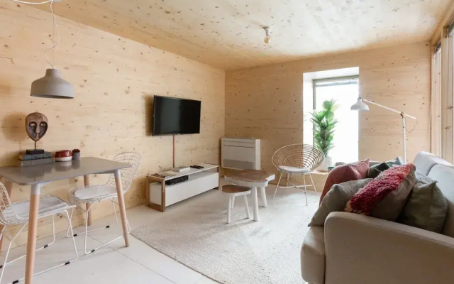 Mac003 · Macario Wood Apartment // Netflix