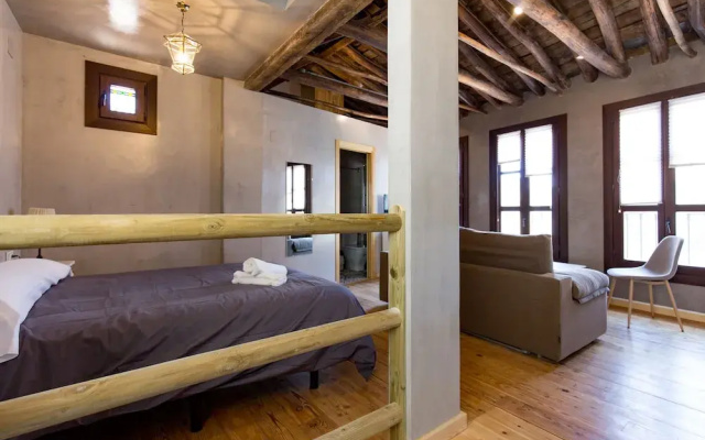 Los Lobos Suites