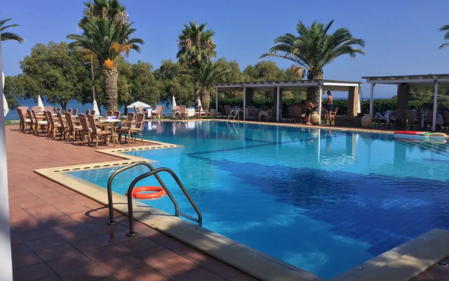 Oasis Hotel Kyparissia