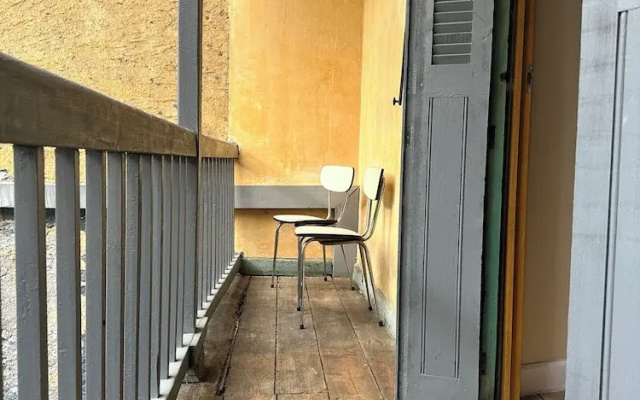 A l'ombre de la Tour