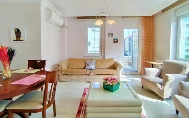 Flat Close to Beach With Balcony in Konyaalti
