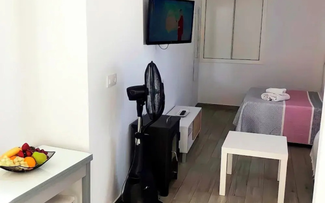 Estudio con Terraza y aire acondicionado