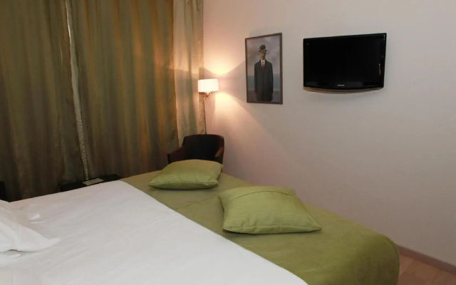 Cleythil Hotel