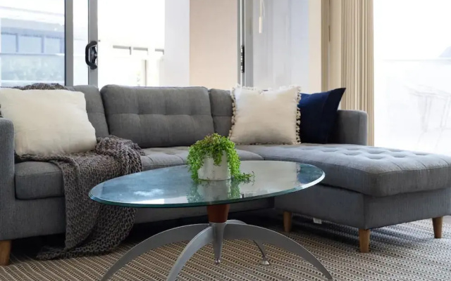 Modern Harbourside Apartment With A View