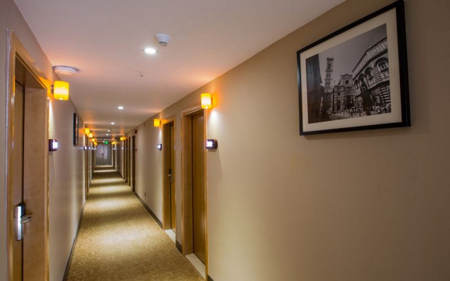 Lavande Hotel Wuhan Nanhu WalMart Branch
