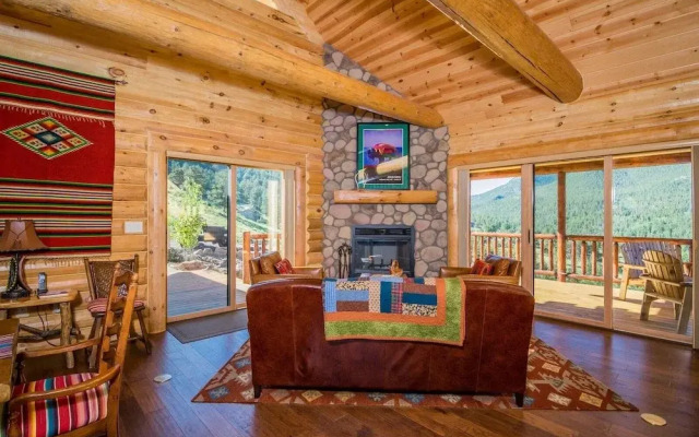 Armstrong Luxury Log Vacation At Windcliff 4 Bedroom Home by RedAwning