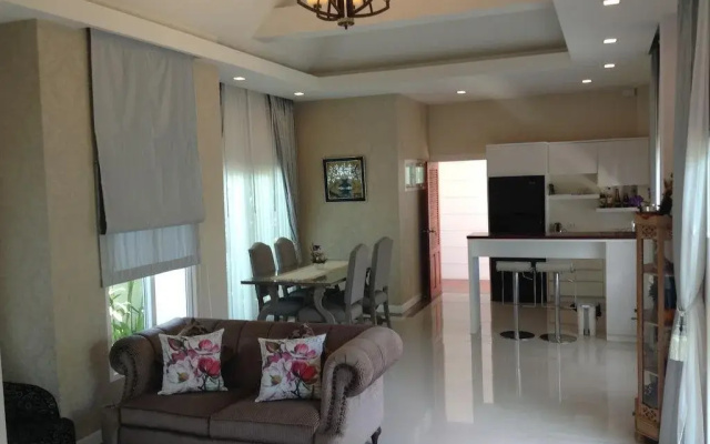 Baan Bor Bai Mai