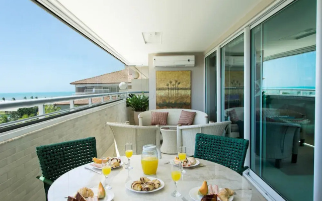 Penthouse Apartment with Hot Tub near Beach