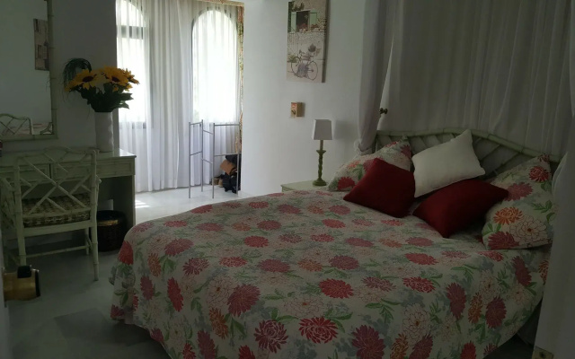 Villa El Nido with Mountain & Sea Views