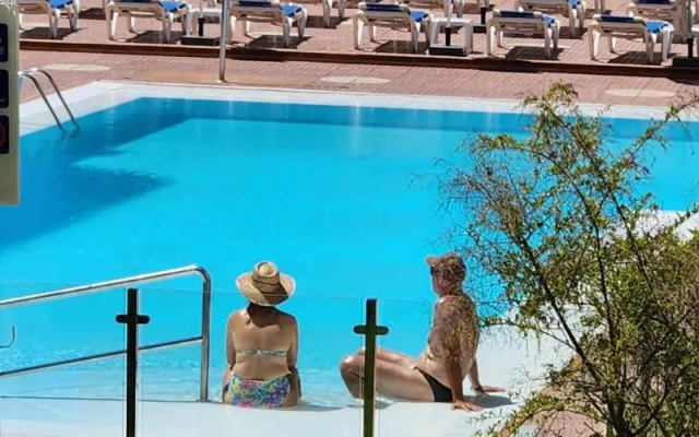 Las Camelias Apartments