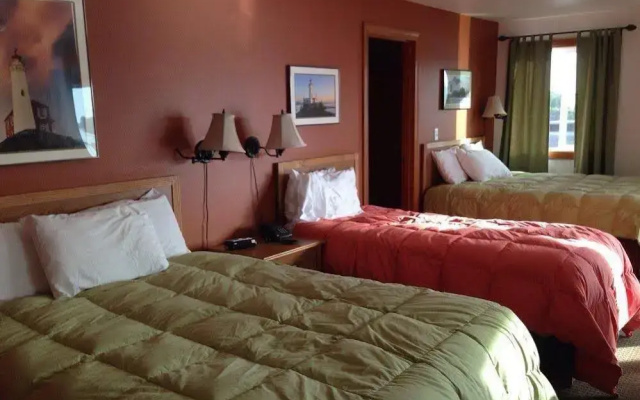Longliner Lodge and Suites