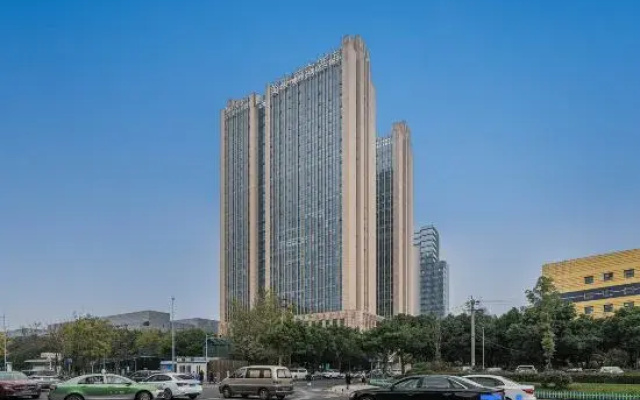 Yixi Gengetsu Hotel (Chengdu High-tech Financial City Subway Station)