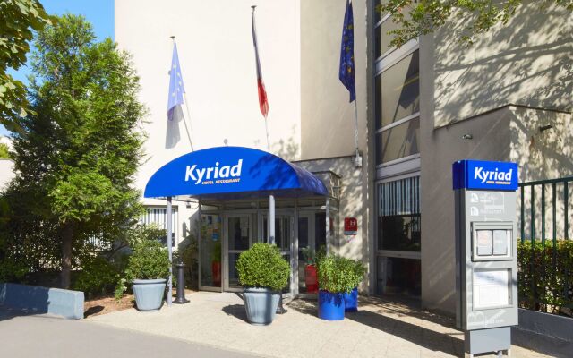 Отель Kyriad Paris Nord Porte de St Ouen вид на фасад