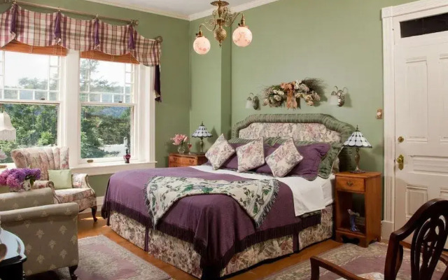 B. F. Hiestand House Bed & Breakfast