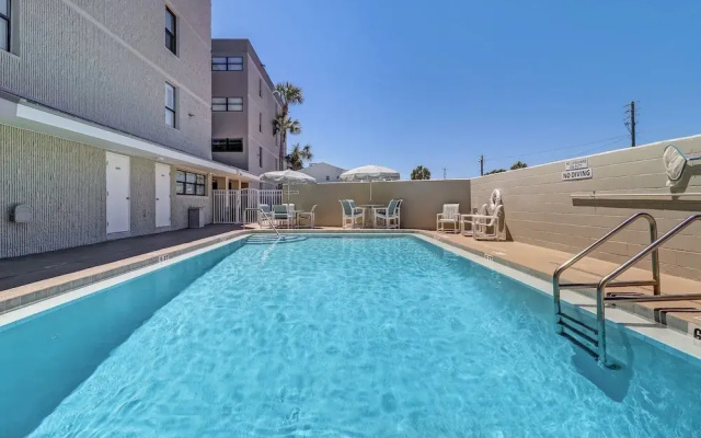 Vibrant Ocean View Getaway - Fernandina Beach