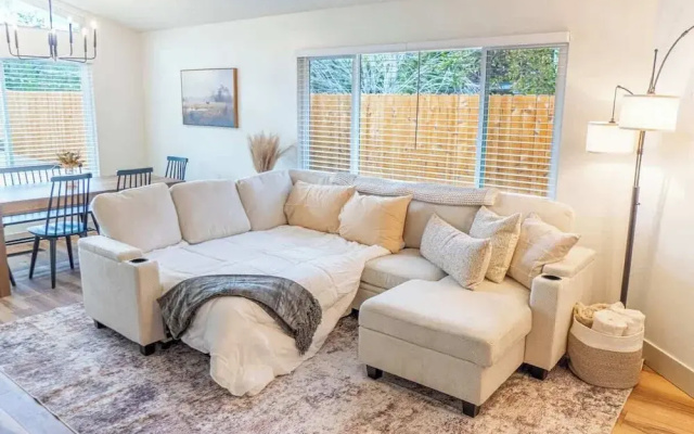 Modern Western Retreat Pet-friendly 4bed/2bath