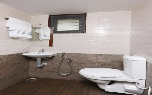 OYO 13858 Rithus Residency