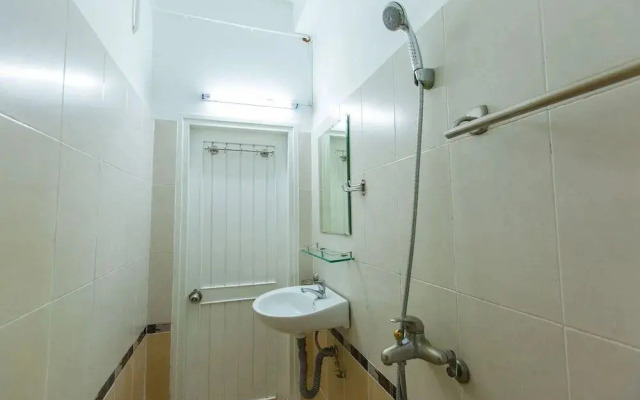 Oyo 569 Z Hotel