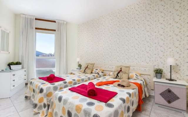 Y6E. Very Central Apartment, Las Americas View!