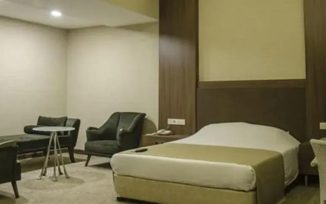 Tilmen Hotel