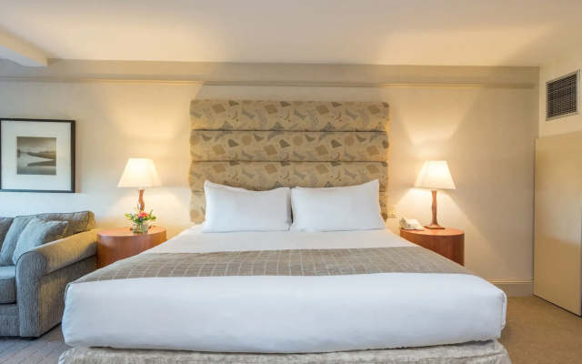 Breakwater Inn