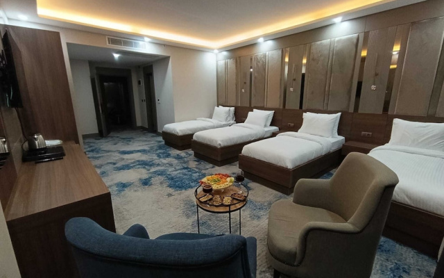 By Tashan Garden Otel