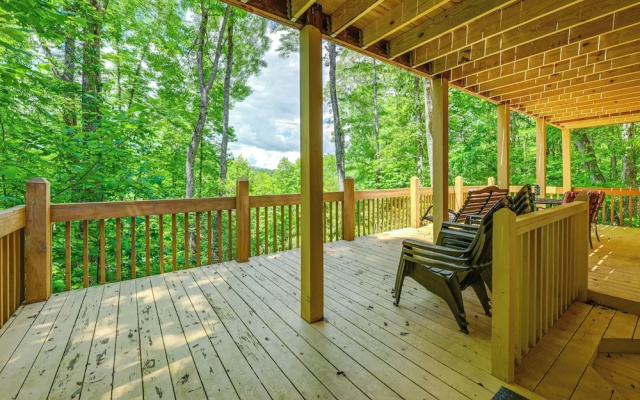 Mountain-view Robbinsville Cabin w/ Hot Tub!