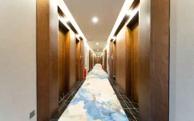 Zhangye Ruichi International Hotel (Zhangye West High-speed Railway Station Aegean Shopping Mall)