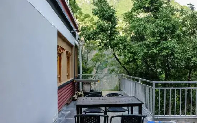 Jiaju secret realm  starry sky homestay