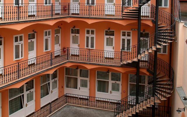 Ariston & Ariston Patio Hotel вид на фасад