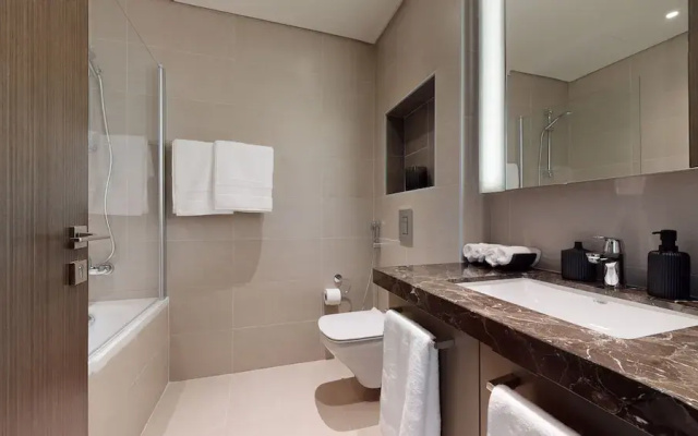 Stylish 23rd Floor Apartment at BLVD