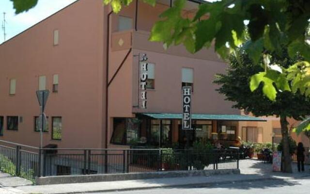 Hotel Il Quadrifoglio Каша вид на фасад
