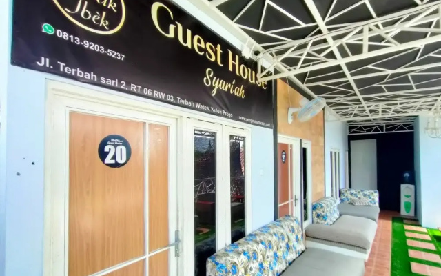 RedDoorz Syariah Near Stasiun Wates