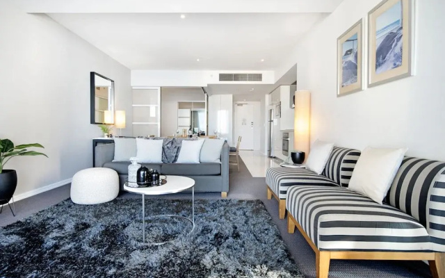 H Residences 2 Bedroom Ocean View in Surfers Paradise