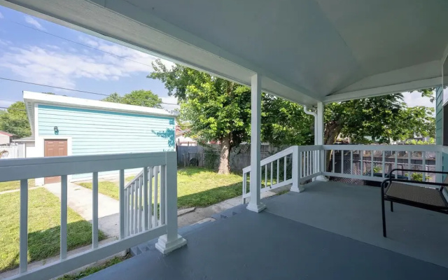 Spacious 5-Bedroom Blue Bungalow