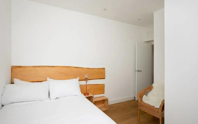 Beautiful 2BR Home in West Kensington, 6 Guests