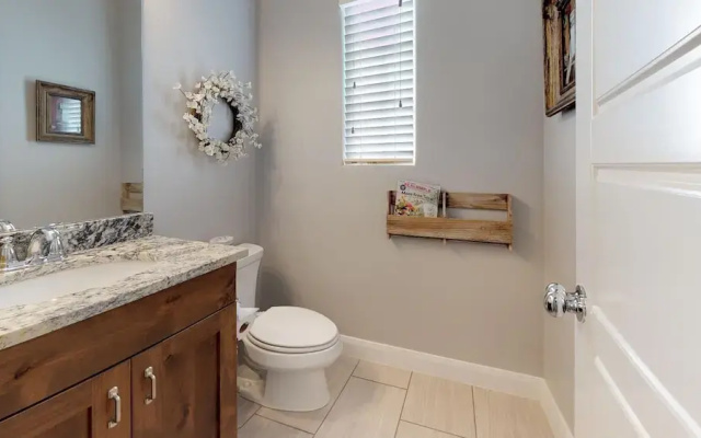 Southern Comfort 3 Bedroom Apts by RedAwning