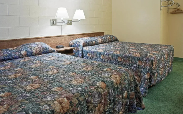 Canadas Best Value Inn Mile 0