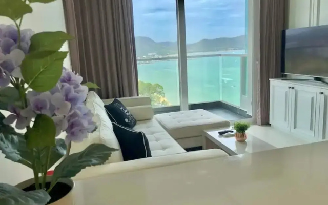 Beachfront Bang Saray By RoomQuest Hotel