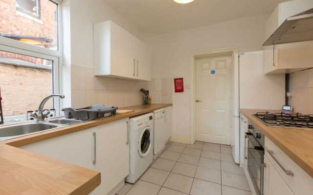 Townhouse @ 27 Electricity St Crewe