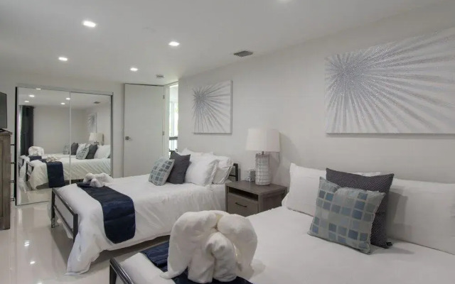Dania Beach Beauty 3BR with Hot Tub