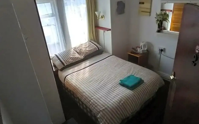 MyRoomz Golden Strand Hotel