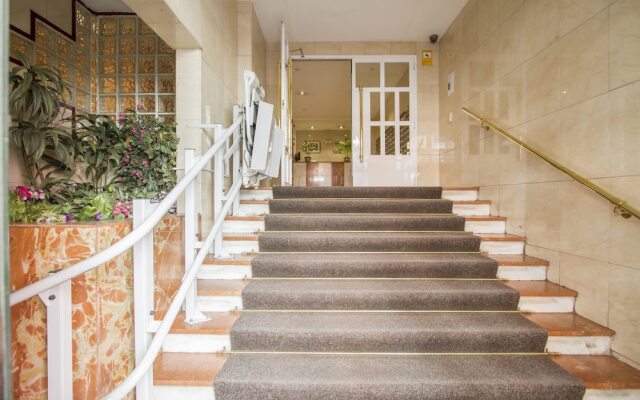 Апартаменты Urban District Apartments - Atocha Stylish with pool вид на фасад