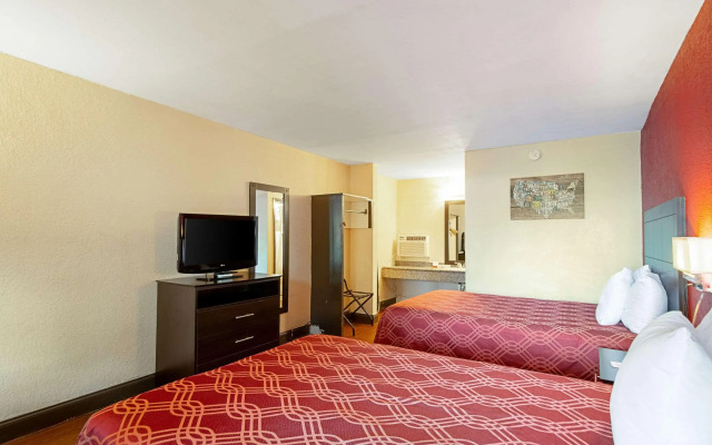 Econo Lodge Inn & Suites Clearwater Central
