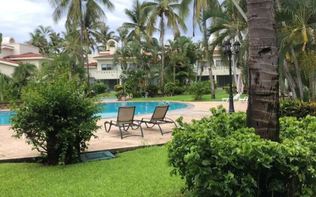 Beautiful Apartment on the Beach with pool