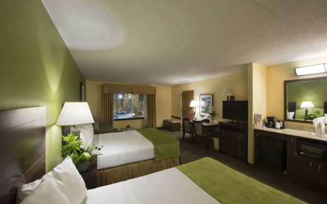 Edgewater Hotel & Waterpark